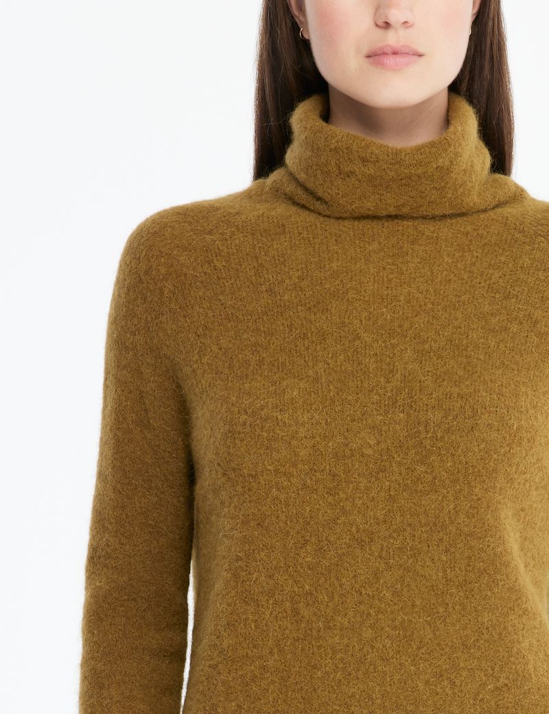 Green long sweater - seamless by Sarah Pacini