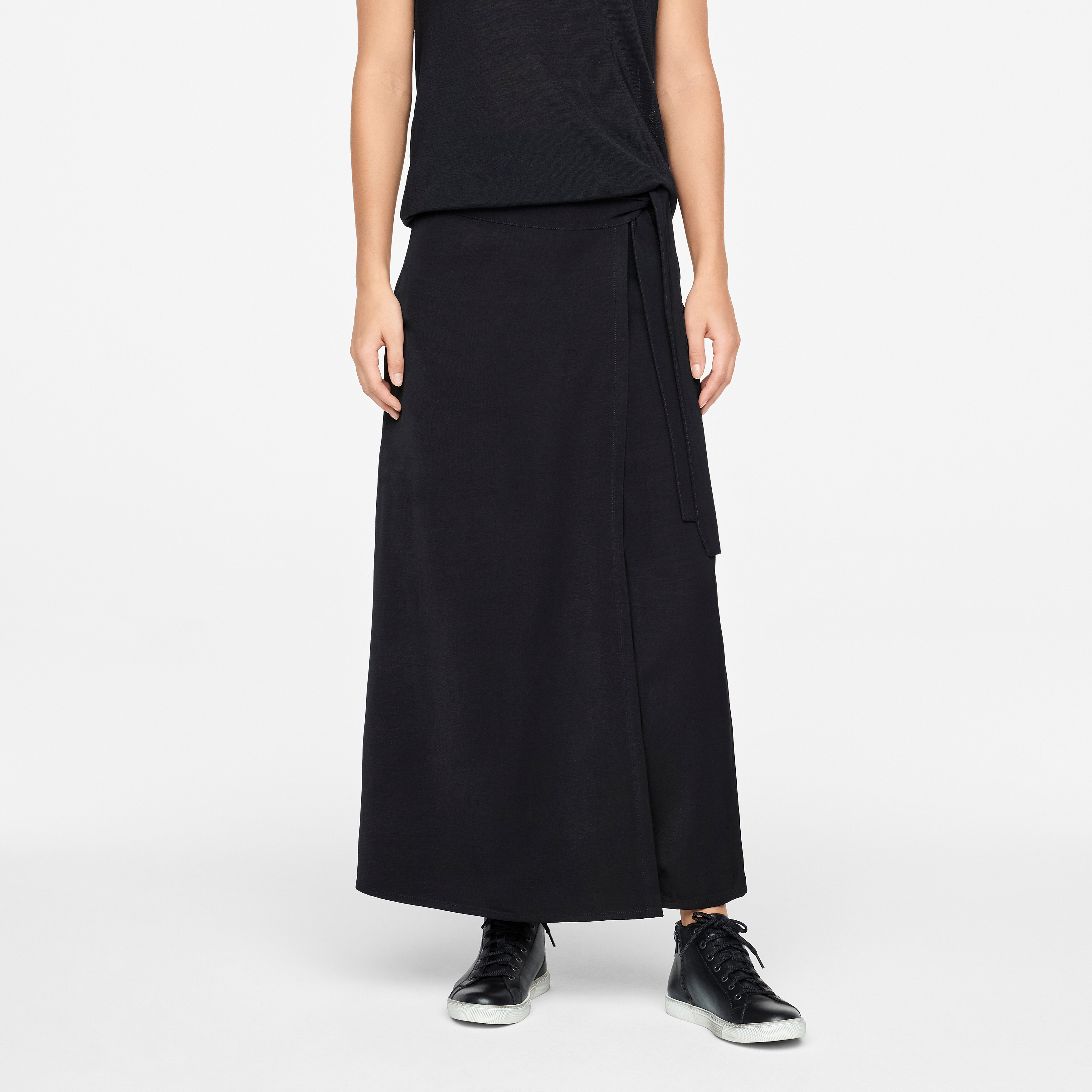 Black viscose pant skirt by Sarah Pacini