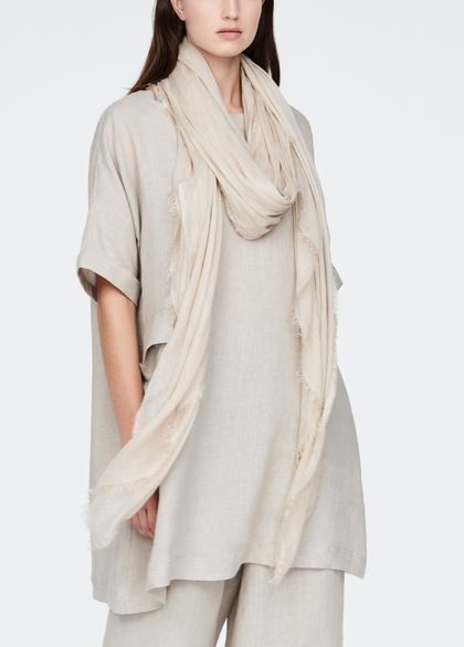 Sarah Pacini modal sjaal